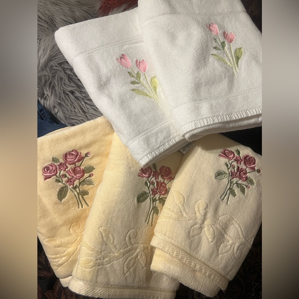 Set of 5 VINTAGE Bath Towels